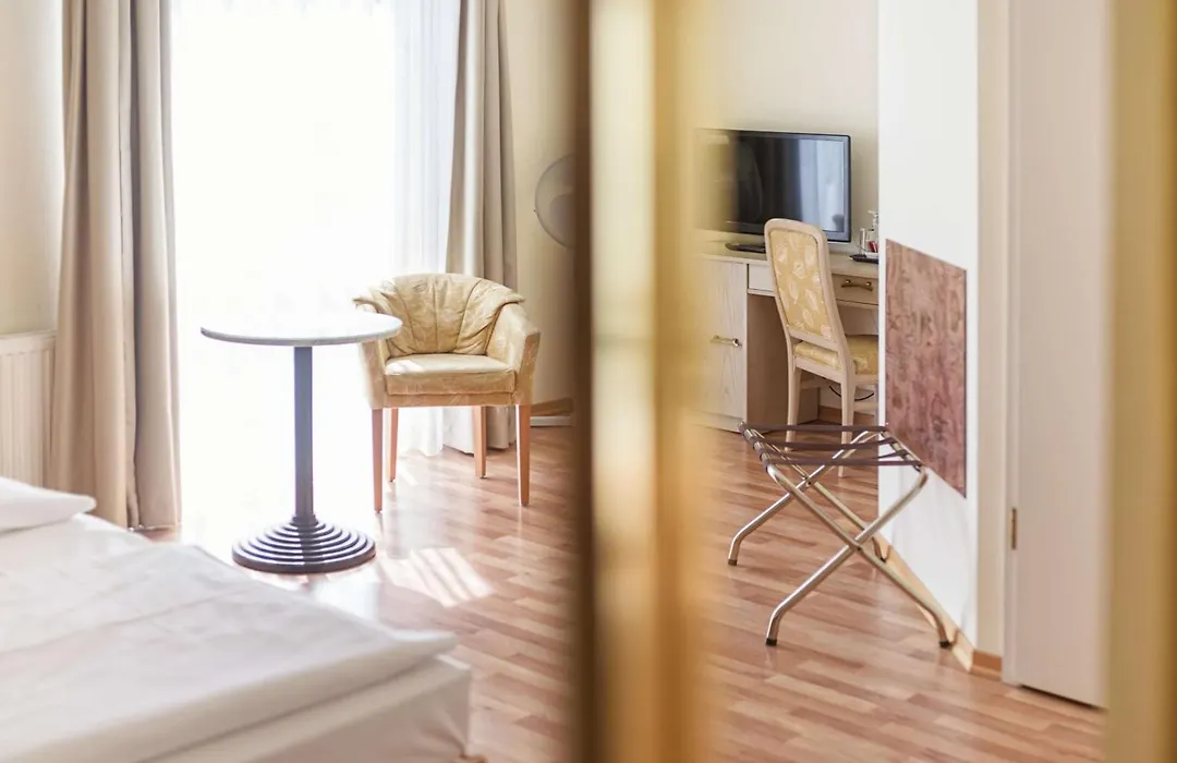 Hotel Am Schloss Koepenick By Golden Tulip-1
