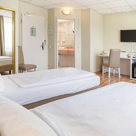 Hotel Am Schloss Koepenick By Golden Tulip-2