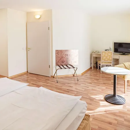 Hotel Am Schloss Koepenick By Golden Tulip-3